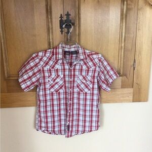 Wrangler Red and White pearl snap western cowboy shirt.